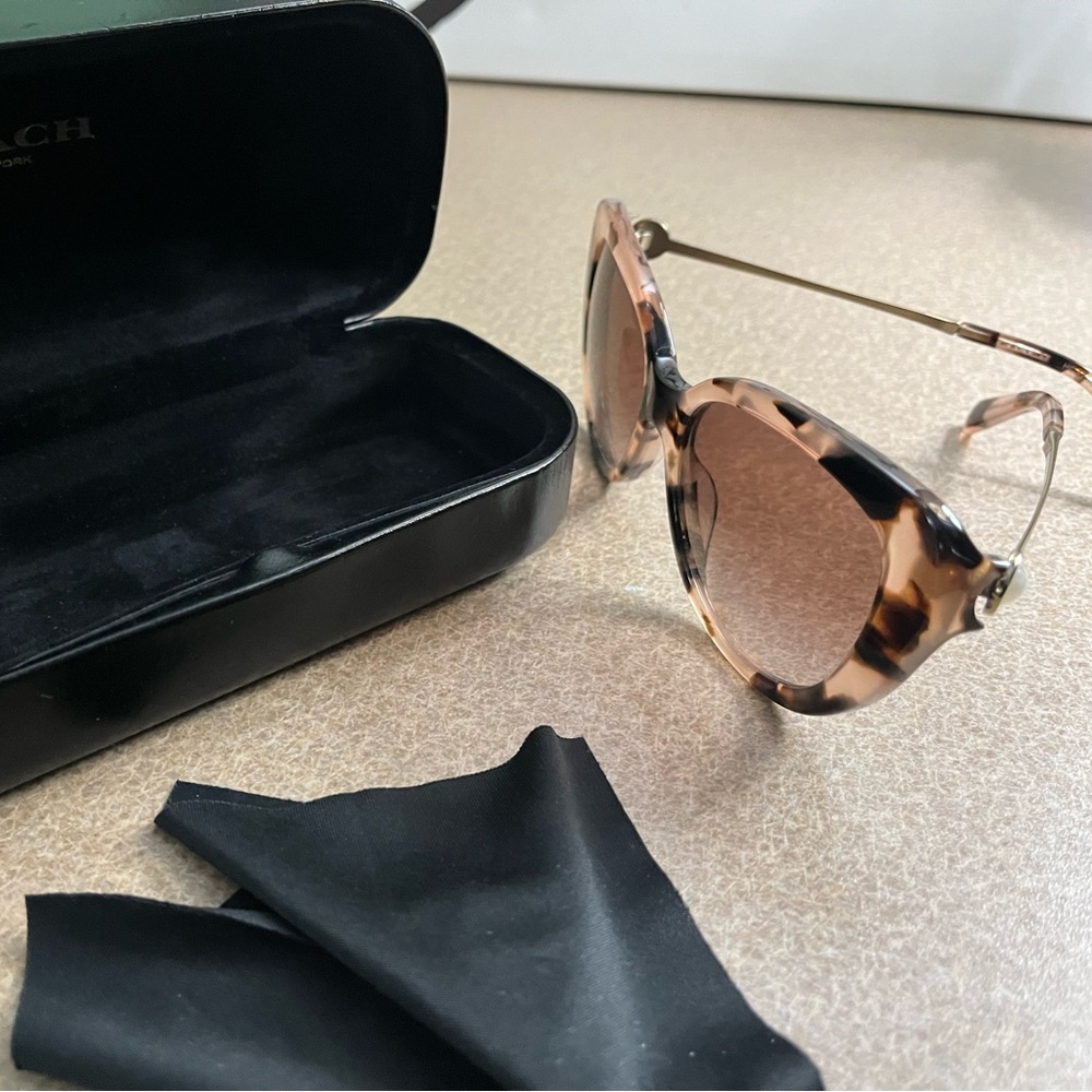 COACH sun glasses - Picture 5 of 5